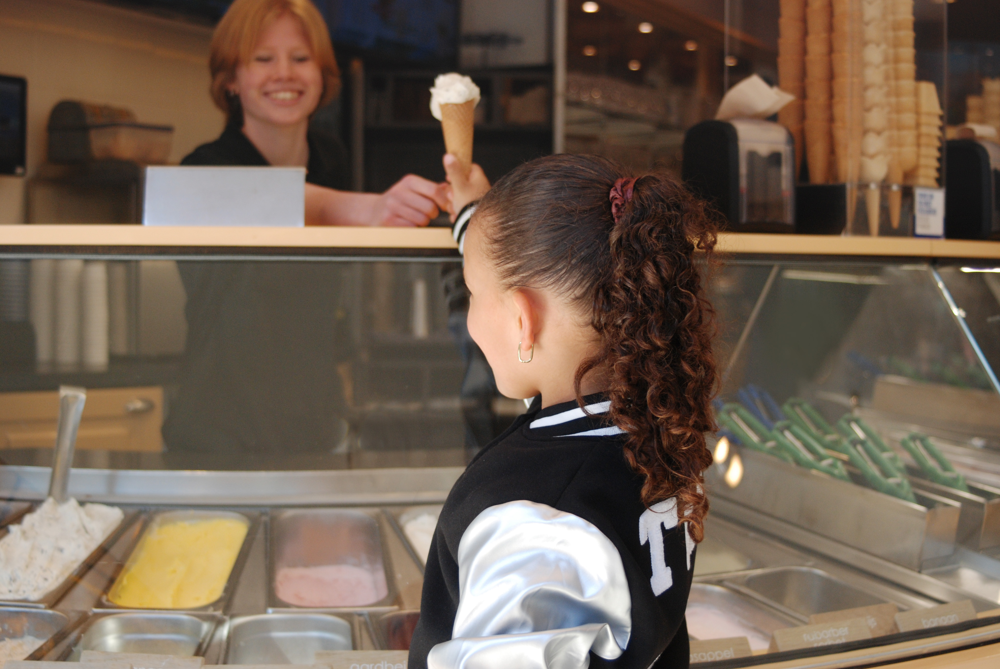 Ijsje bestellen bij Ijssalon de Mient